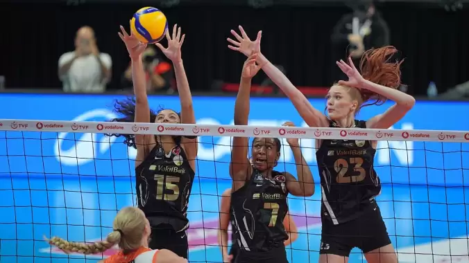 Sezonun ilk derbisi VakıfBank’ın: Eczacıbaşı, Hürrem Sultan’ı durduramadı! Sezonun ilk derbisi VakıfBank’ın: Eczacıbaşı, Hürrem Sultan’ı durduramadı!