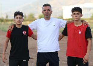 Güreşçi kuzenlerin “yarım kalan” şampiyonluk hayalleri Güreşçi kuzenlerin “yarım kalan” şampiyonluk hayalleri