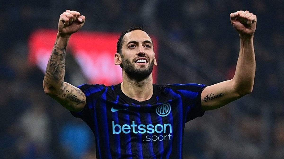 Hakan Çalhanoğlu’nun dublesi manşetlerde!