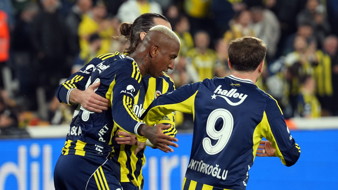 Kerem'den Talisca'ya destek! Tribünleri sakinleştirdi Kerem'den Talisca'ya destek! Tribünleri sakinleştirdi