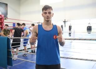 Milli boksör Mustafa Ömer Şahin, Avrupa şampiyonluğu için yumruk sallıyor