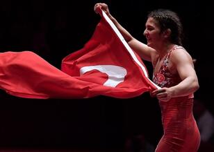 Dünya Güreş Şampiyonası’nda Nesrin Baş altın madalya kazandı
