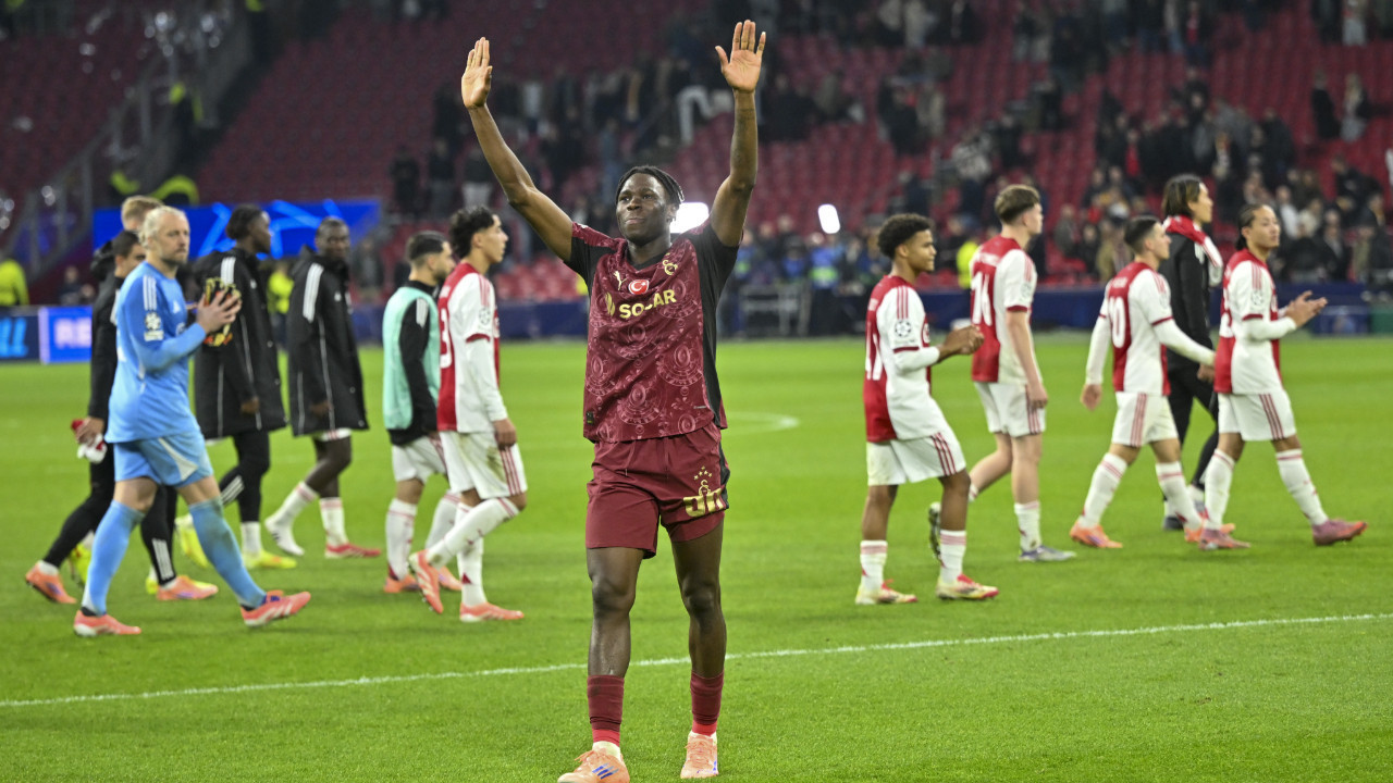 Galatasaray, Ajax’ı 3-0 Yenerek Şampiyonlar Ligi’nde İleri Galatasaray, Ajax’ı 3-0 Yenerek Şampiyonlar Ligi’nde İleri