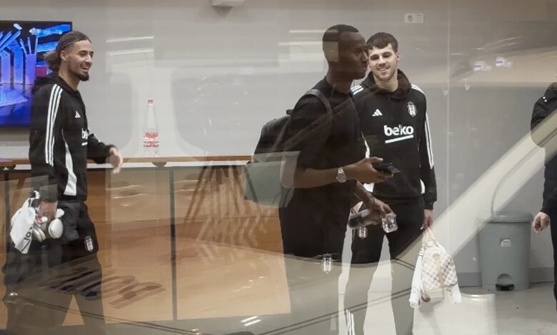 Beşiktaş Galibiyetinin Ardından Futbolcuların Ayrılışı Beşiktaş Galibiyetinin Ardından Futbolcuların Ayrılışı